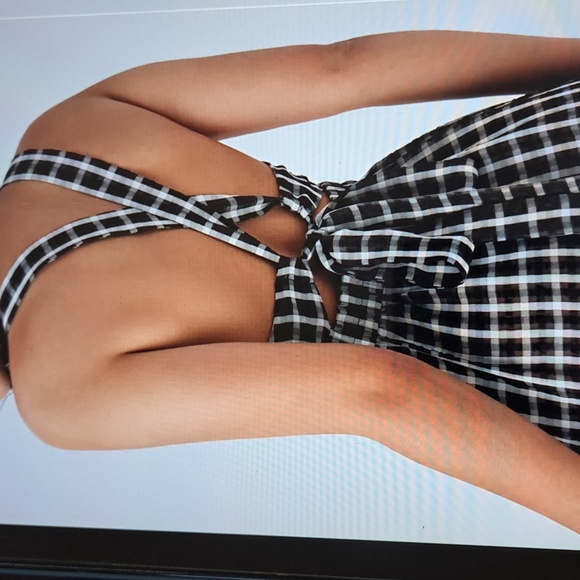 MEDIUM    HALARA CRISSCROSS BACKLESS RUFFLE HEM MAXI DRESS - Picture 4 of 12